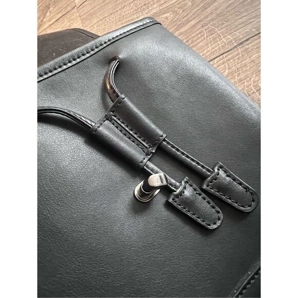 Susu turn lock closure  leather backpack main image 8